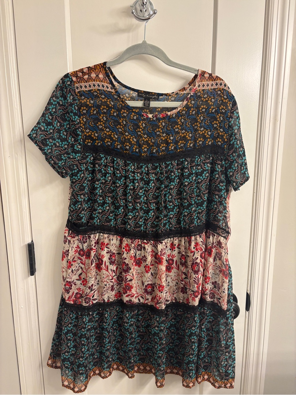 City Triangles Multi-Color Tiered Floral Short Sleeve Tunic
